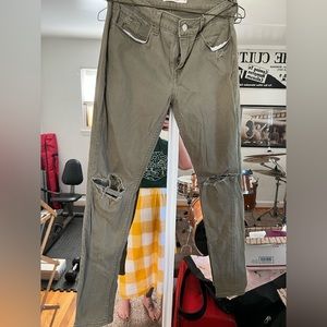 Levi’s 535 super skinny size 30, color in olive green.